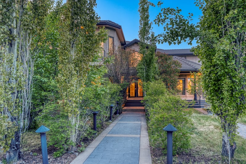 Luxury estate at 40 Blueridge Bay, Calgary, AB — photo 10