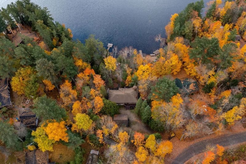Luxury estate at N Menominee Lk Rd, Huntsville, ON — photo 2