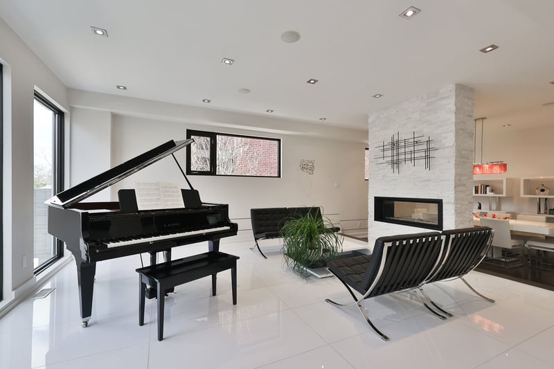Luxury estate at 647 Montbeck Crescent, Mississauga, ON — photo 8