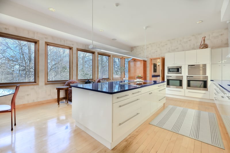 Luxury estate at 937 Whittier Crescent, Mississauga, ON — photo 9