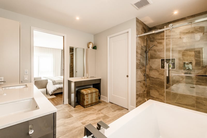 Luxury estate at 318 Rue Narbonne, Sainte-Julie, QC — photo 7