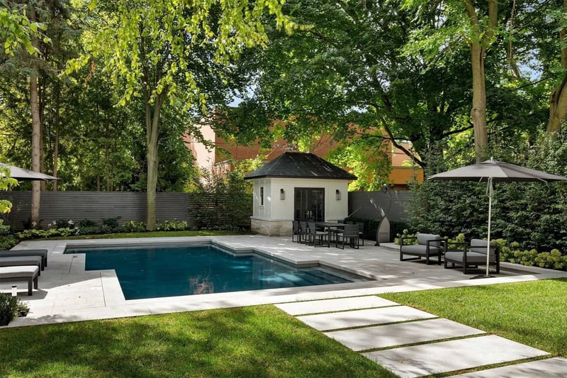 Luxury estate at 75 South Drive, Toronto — photo 2