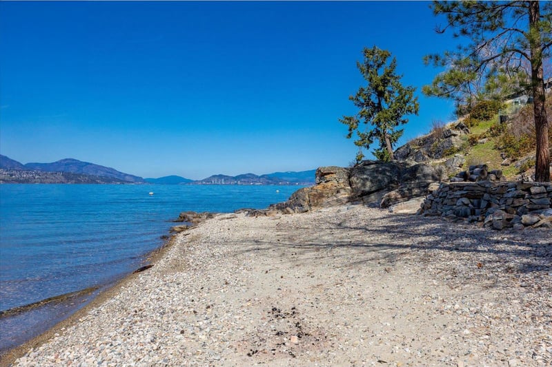 Luxury estate at 5560 Lakeshore Road, Kelowna, BC — photo 32