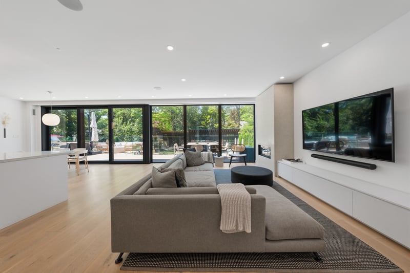 Luxury estate at 128 Lyndhurst Avenue, Toronto, ON — photo 4