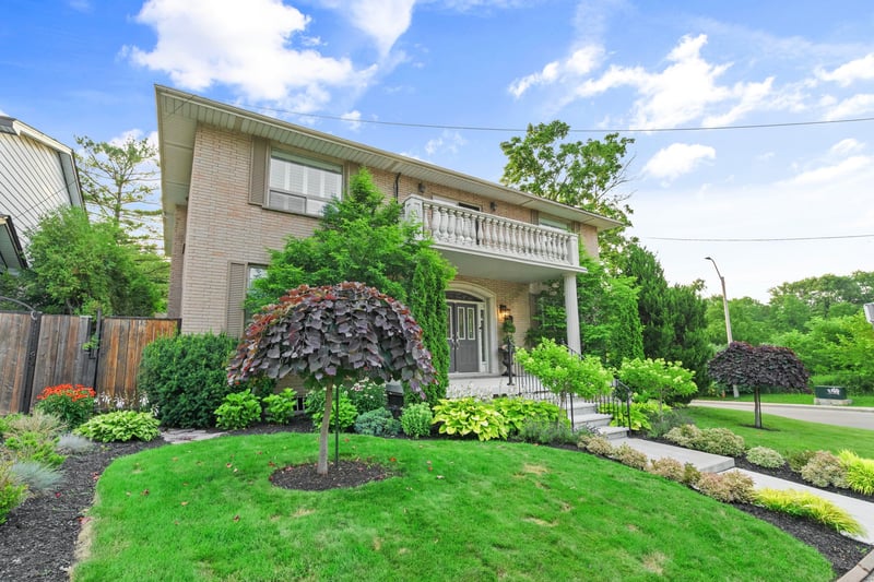 Luxury estate at 14 Delbrook Court, Hamilton, ON — photo 12