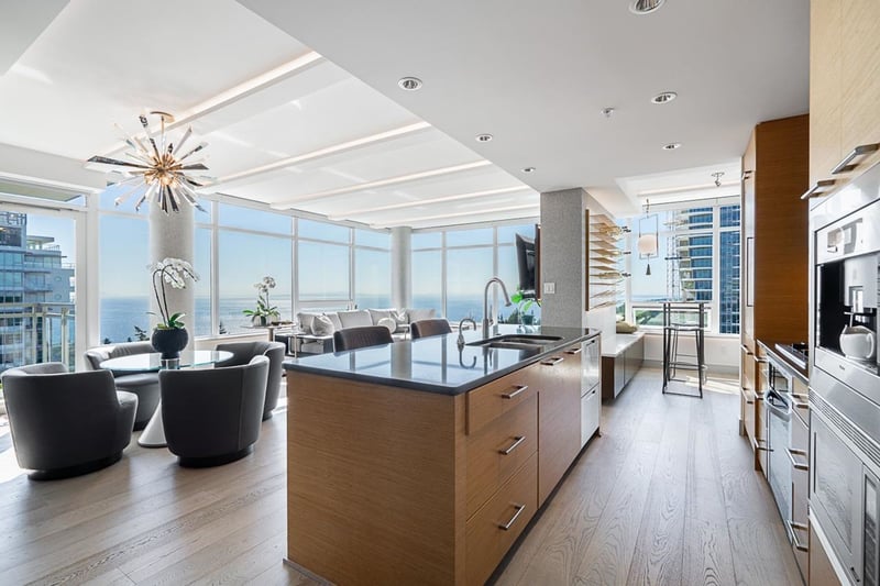 Luxury estate at 15152 Russell Avenue, White Rock, BC — photo 3