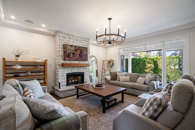 Luxury estate at 13761 22A Avenue, Surrey, BC — photo 4