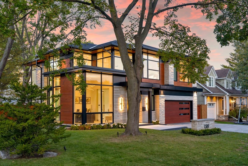 Luxury estate at 1589 Glenhill Crescent, Mississauga, ON — photo 2