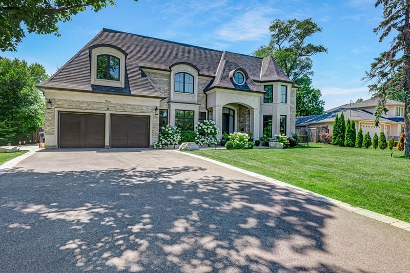 Luxury estate at 714 Atoka Drive, Mississauga, ON — photo 2