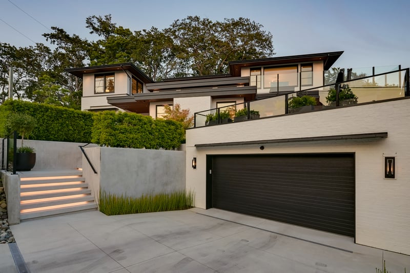 Luxury estate at 717 Robleda Crescent, Victoria, BC — photo 4