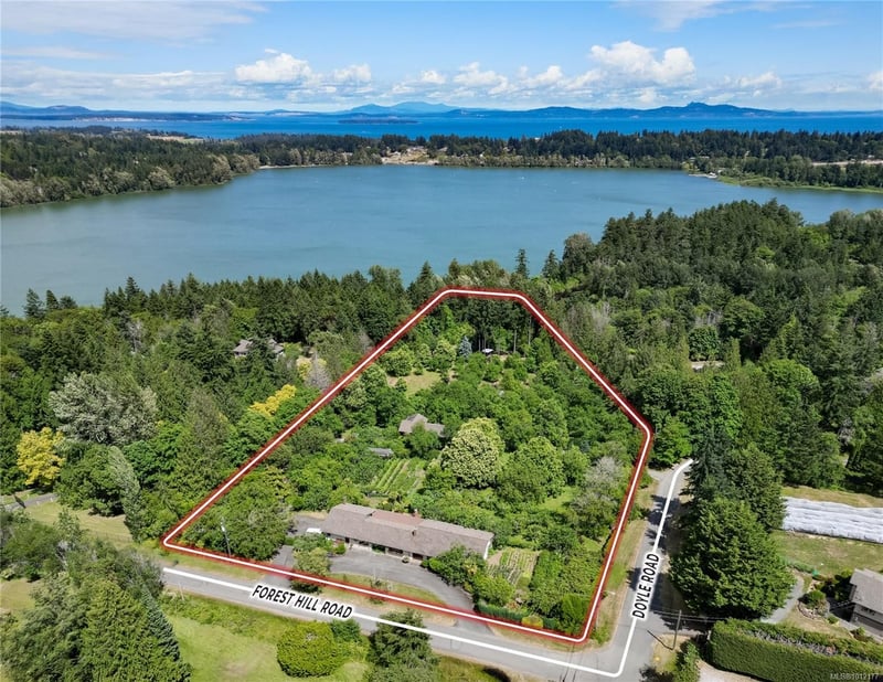Luxury estate at 5489 Forest Hill Road, Victoria, BC — photo 2