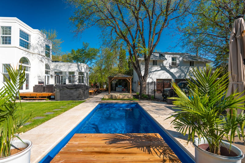 Luxury estate at 12 Ruskin Row, Winnipeg, MB — photo 3