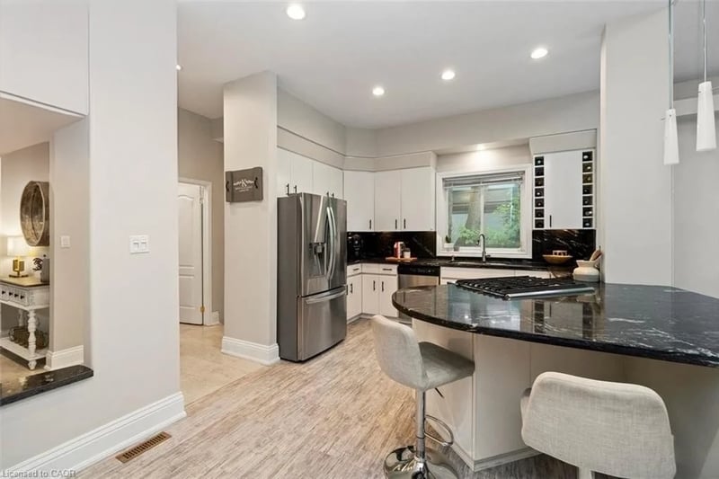 Luxury estate at 381 Queen Street South, Hamilton, ON — photo 6