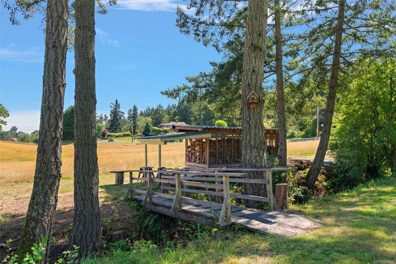 Luxury estate at 1649 Charlton Road, Victoria, BC — photo 20