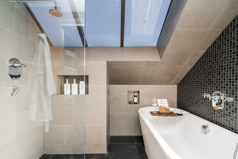 Luxury estate at 3262 West 1st Avenue, Vancouver, BC — photo 16