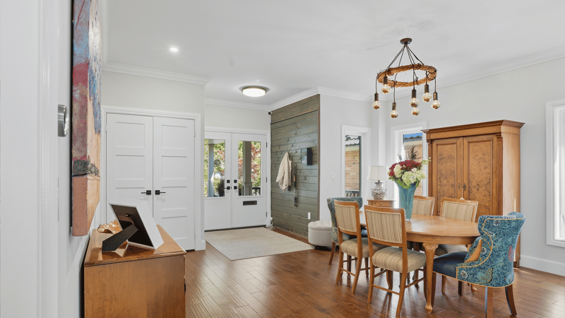 Luxury estate at 47 Livingstone Drive, Hamilton, ON — photo 2