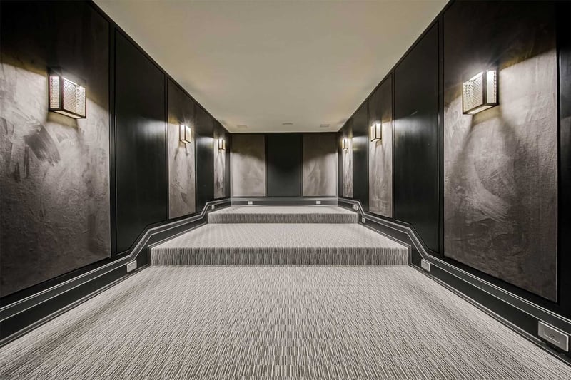 Luxury estate at 211 Glencairn Avenue, Toronto — photo 17
