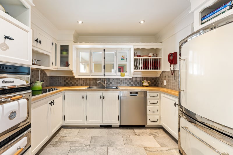 Luxury estate at 1365 Rue Principale, Saint-Paul-d'Abbotsford, QC — photo 7