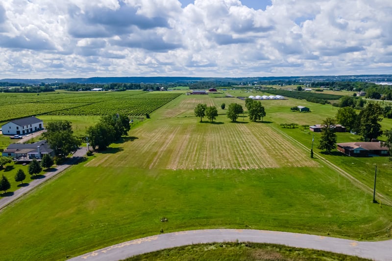 Luxury estate at 4558 Lakeside Drive, Beamsville, ON — photo 8