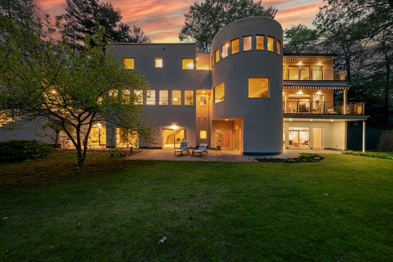 Luxury estate at 937 Whittier Crescent, Mississauga, ON — photo 2