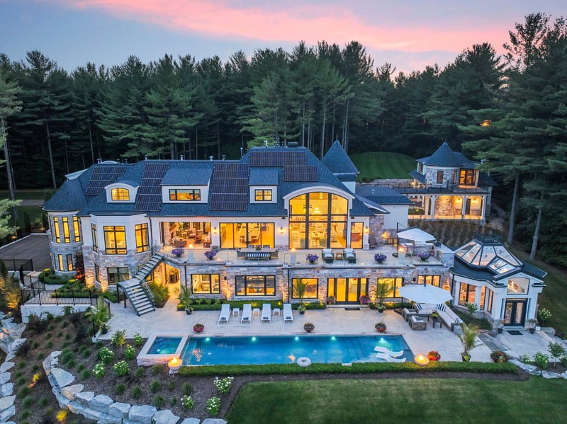 7-bedroom luxury home in 15466 The Gore Road, Caledon East, ON