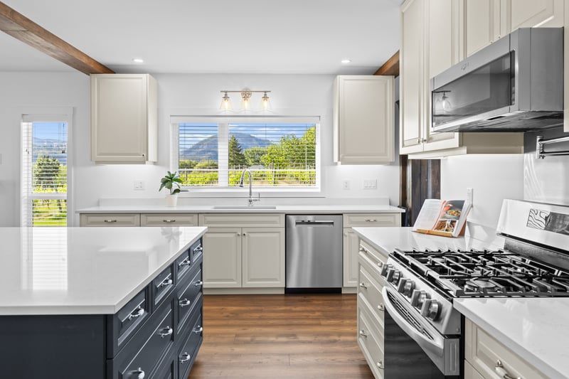 Luxury estate at 7207 Tucelnuit Drive, Oliver, BC — photo 14