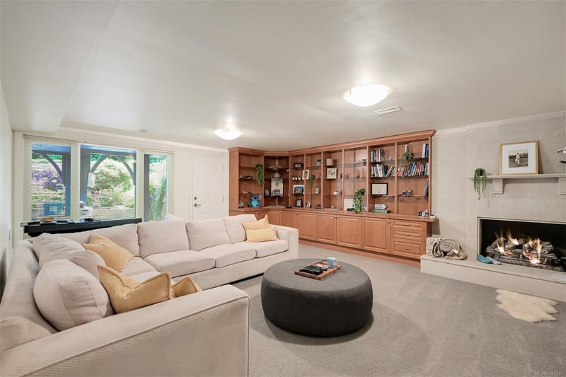 Luxury estate at 3055 Beach Drive, Victoria, BC — photo 19