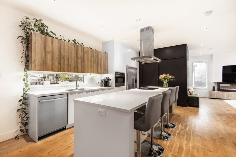 Luxury estate at 3389 Rue Albani, Carignan, QC — photo 8