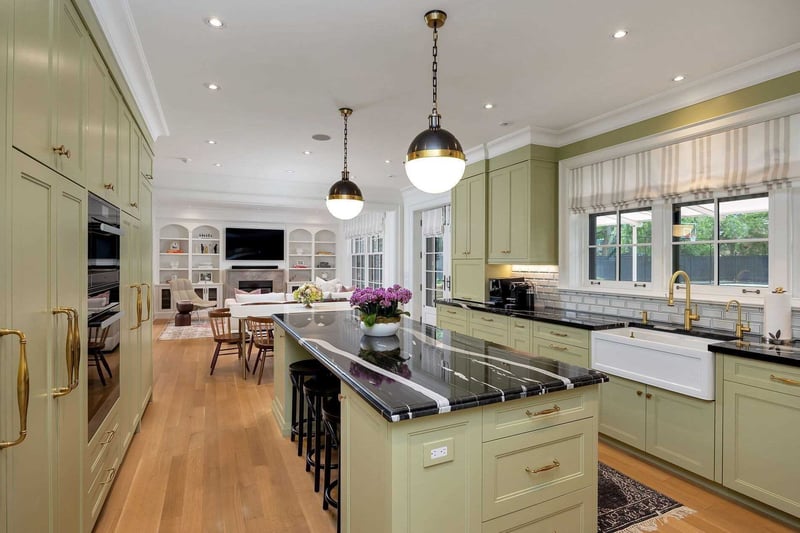 Luxury estate at 31 Sandringham Drive, Toronto — photo 7