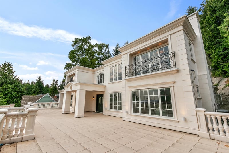 Luxury estate at 735 Saint Andrews Road, West Vancouver, BC — photo 2