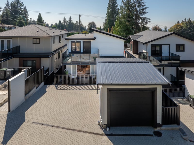 Luxury estate at 806 Montroyal Boulevard, North Vancouver, BC — photo 2