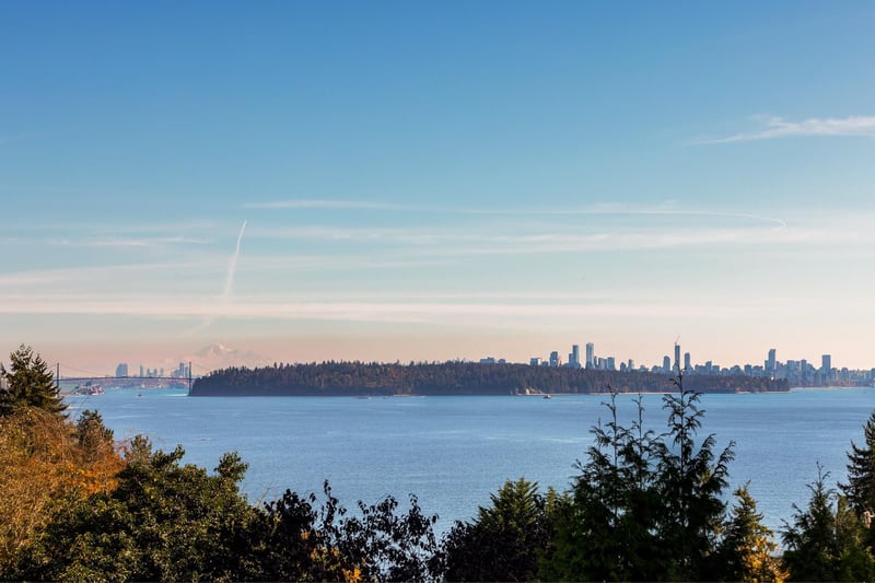 Luxury estate at 449 Hillcrest Street, West Vancouver, BC — photo 36