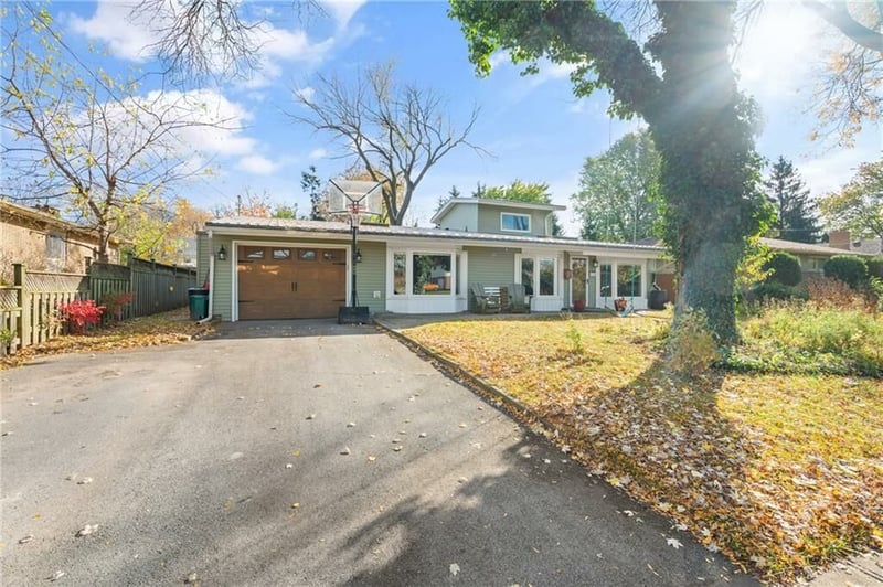 Luxury estate at 5134 Shirley Avenue, Niagara Falls, ON — photo 2