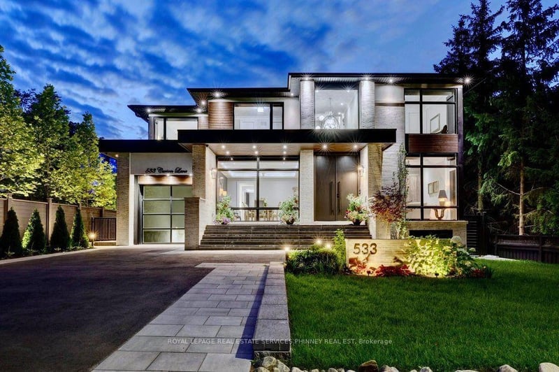 Luxury estate at 533 Carson Lane, Oakville, ON — photo 1
