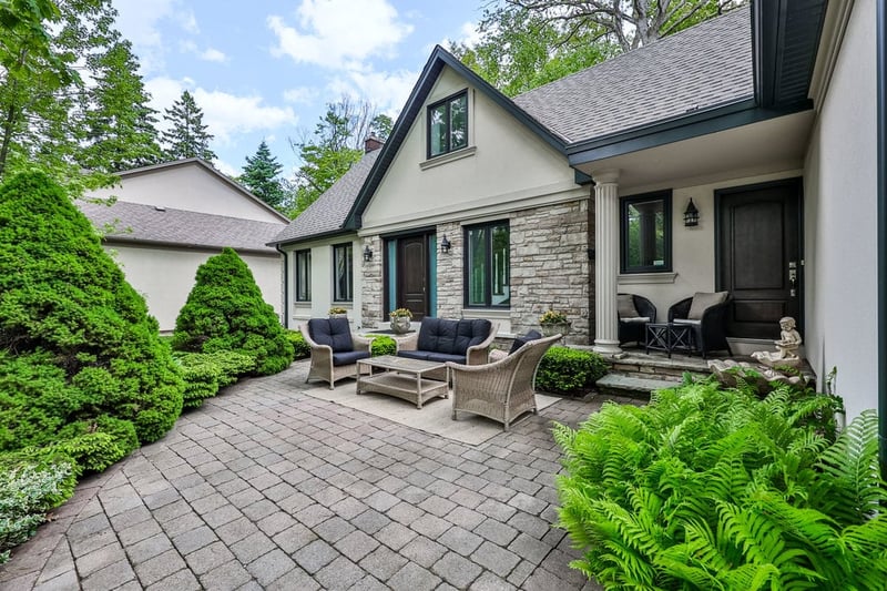 Luxury estate at 208 Mineola Road West, Mississauga, ON — photo 4