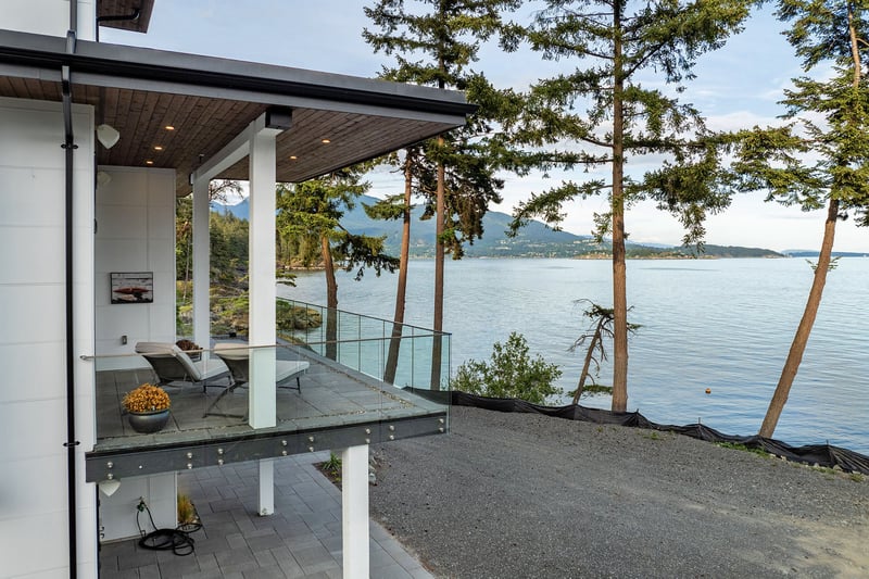 Luxury estate at 239 Shore Lane, Bowen Island, BC — photo 2