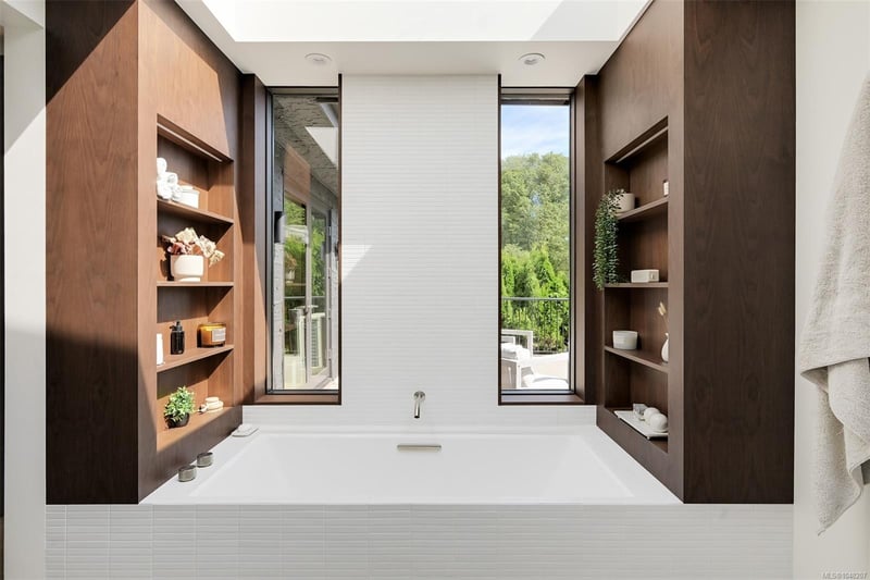 Luxury estate at 3055 Beach Drive, Victoria, BC — photo 33