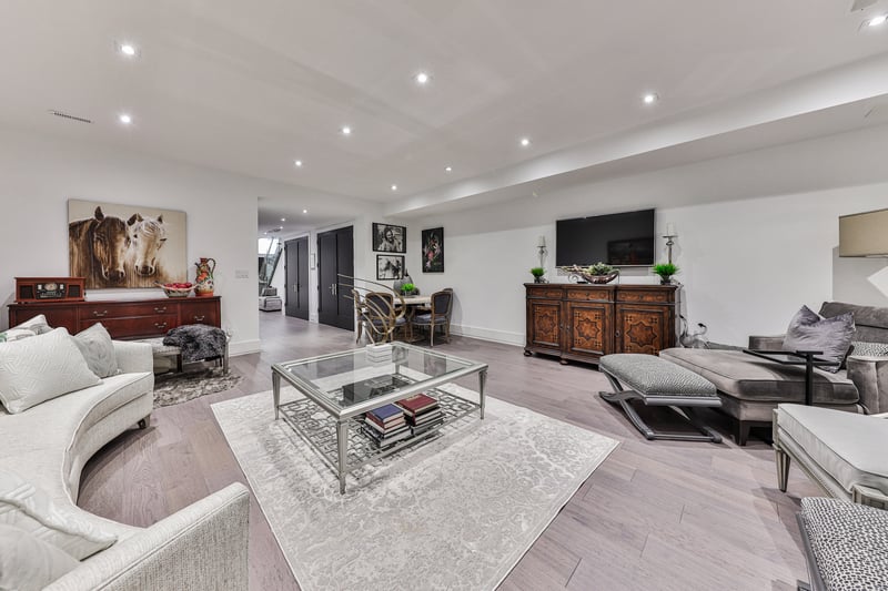 Luxury estate at 7B Iroquois Avenue, Mississauga, ON — photo 8