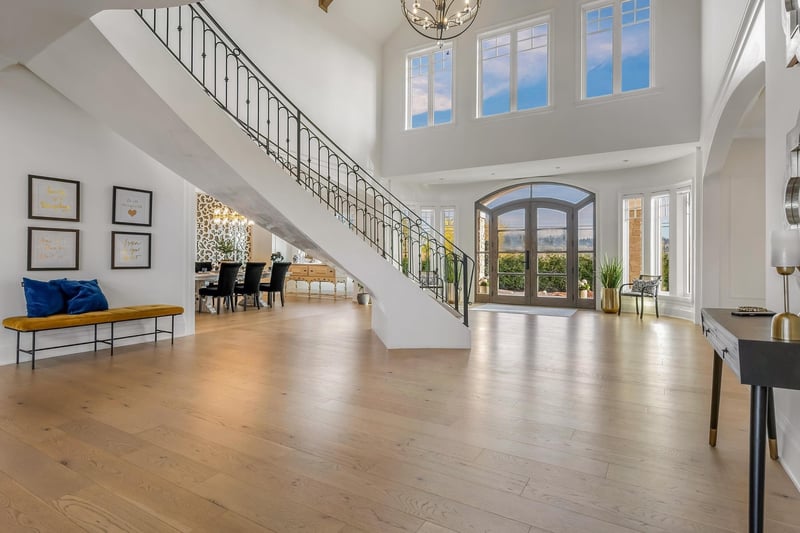 Luxury estate at 16927 40 Avenue, Surrey, BC — photo 4