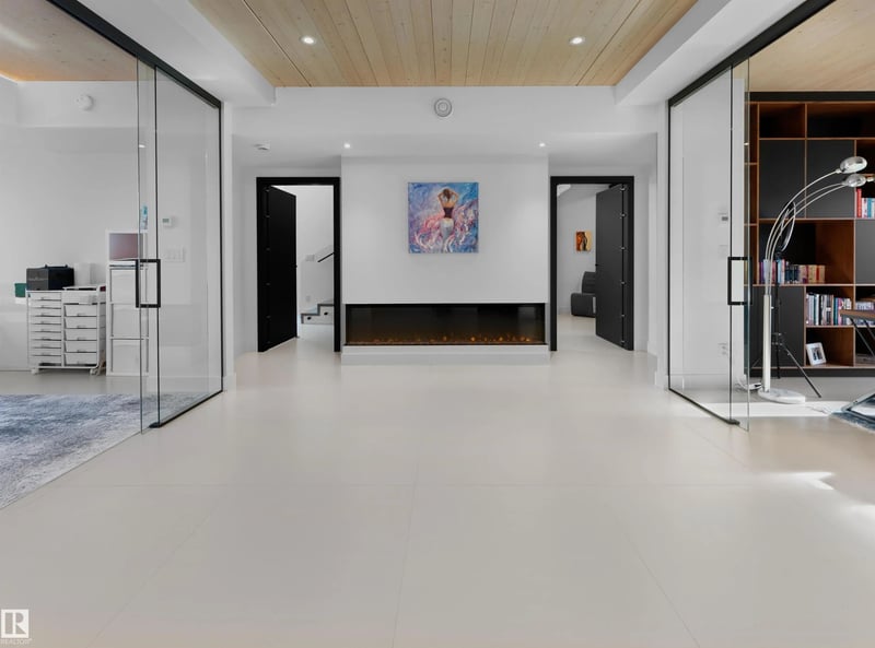 Luxury estate at 8915 Strathearn Drive NW, Edmonton, AB — photo 9