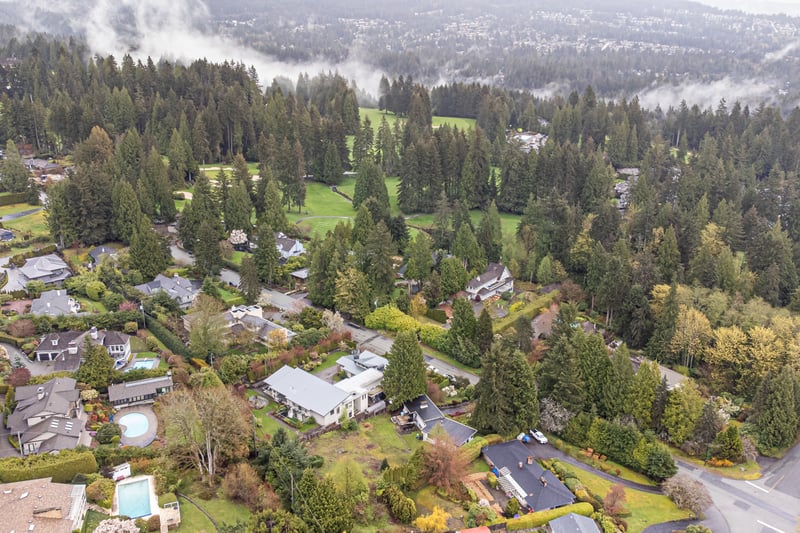 Luxury estate at 591 Southborough Dr, West Vancouver — photo 8