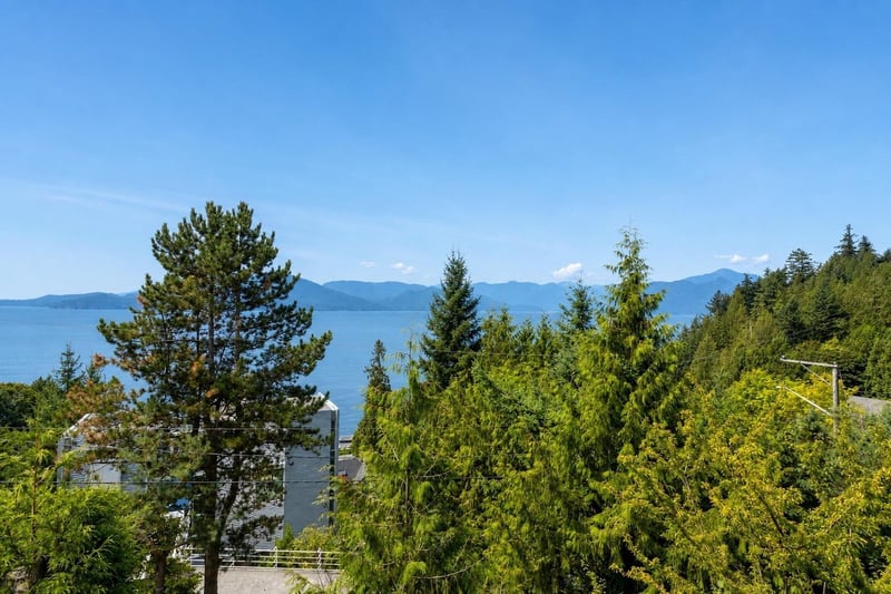 Luxury estate at 115 Isleview Place, Lions Bay, BC — photo 12