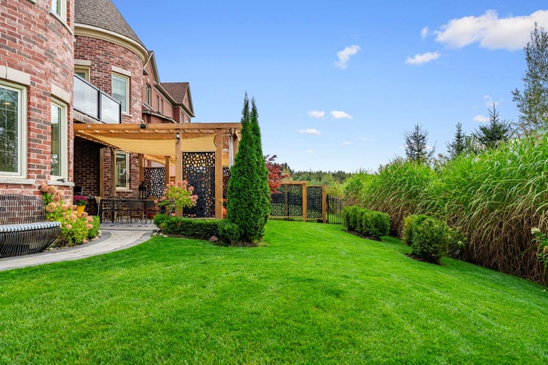 Luxury estate at 28 Chuck Ormsby Crescent, King City, ON — photo 3
