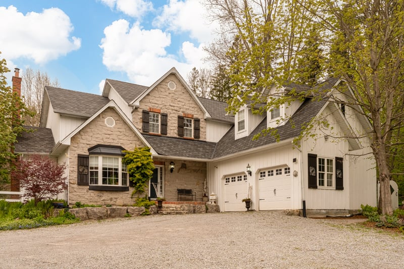4-bedroom luxury home in 1097 Mineral Springs Road, Hamilton, ON
