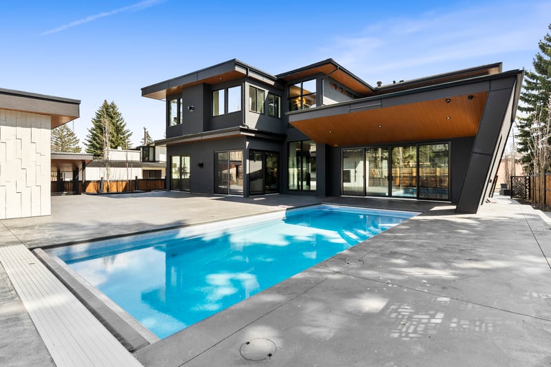 Luxury estate at 1016 Beverley Boulevard Southwest, Calgary, AB — photo 2