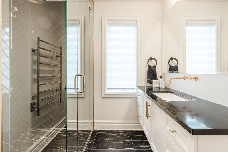 Luxury estate at 524 Rue des Falaises, Mont-Saint-Hilaire, QC — photo 23