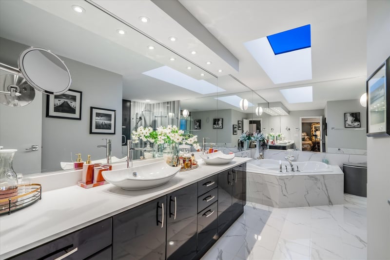 Luxury estate at 1130 Eyremount Drive, West Vancouver — photo 12