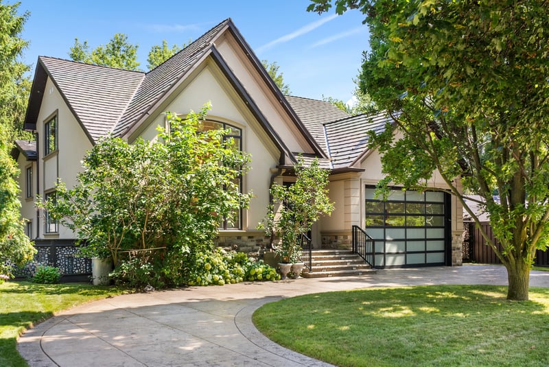 Luxury estate at 3168 Lakeshore Road West, Oakville, ON — photo 2