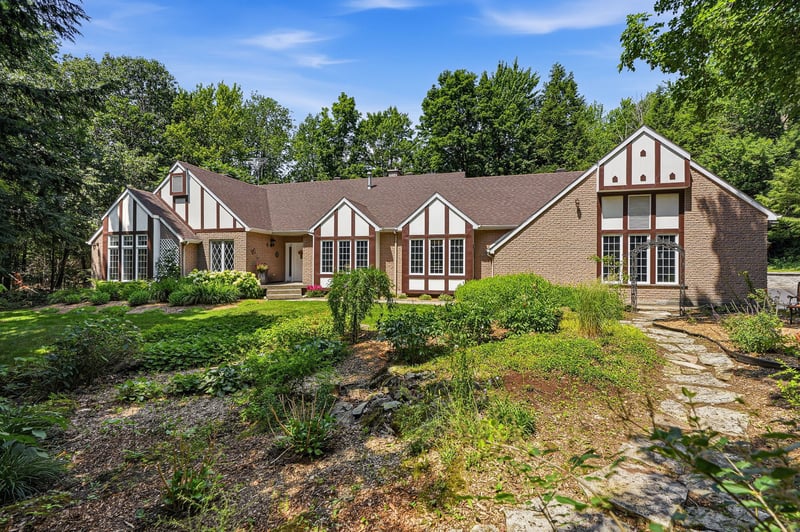 Luxury estate at 6 Rue des Éperviers, Granby, QC — photo 2