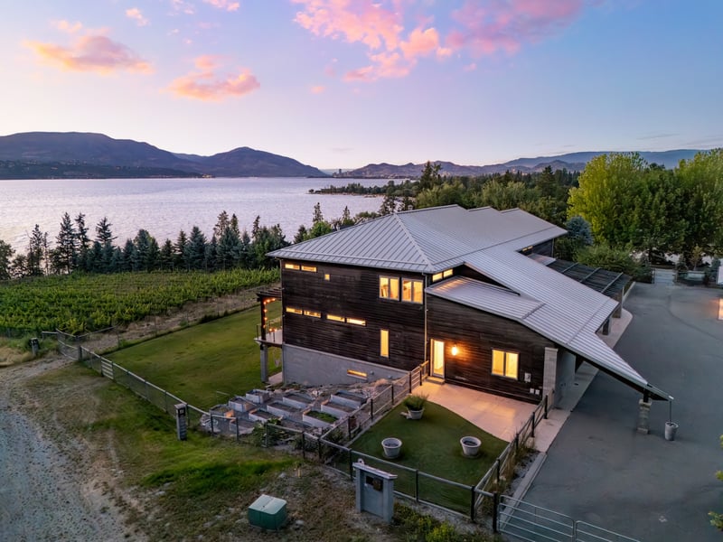 Luxury estate at 4840 Lakeshore Road, Kelowna, BC — photo 3